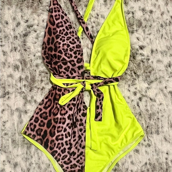 Sexy One Piece Swimsuit - Picture 2 of 3